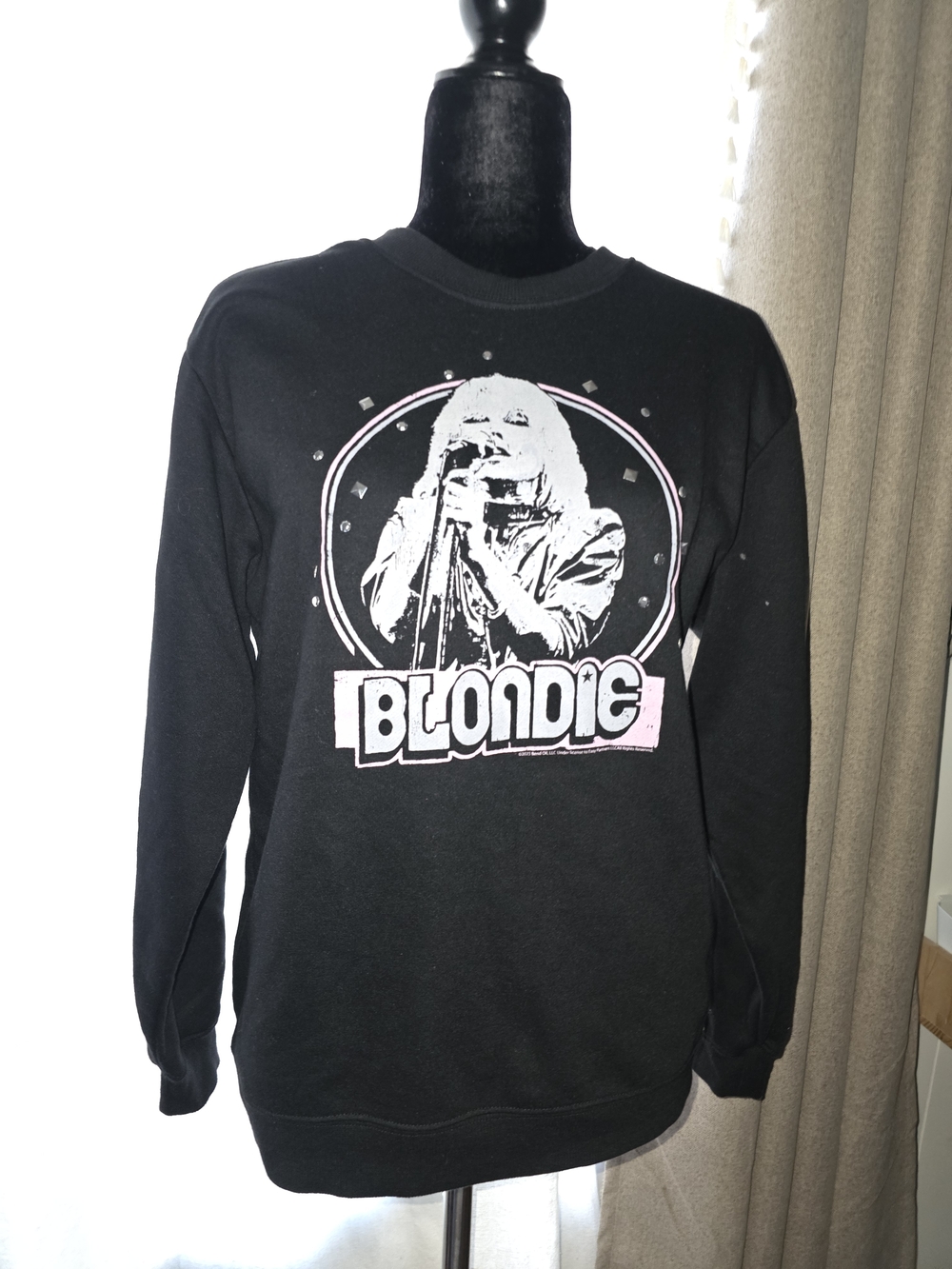 VINYL ICONS Black Graphic Sweatshirt - Small